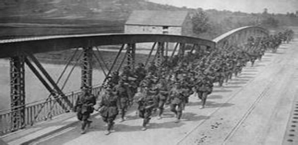 士兵过桥发生共振