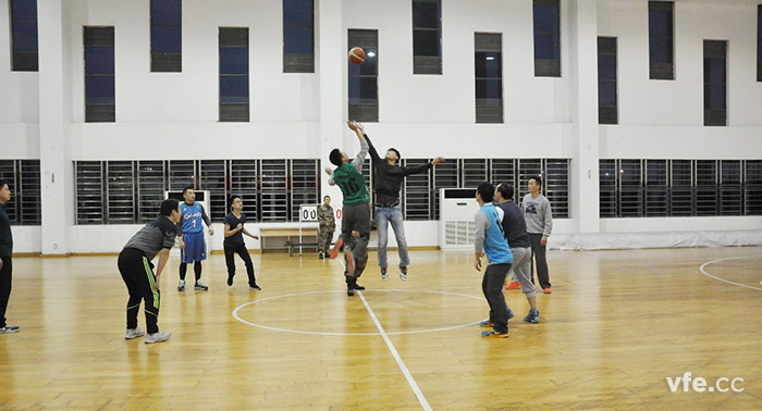 银河代表队与国防科大代表队展开篮球友谊赛 银河代表队与国防科大代表队展开篮球友谊赛