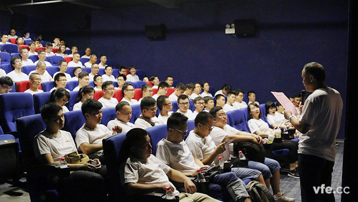 党支部书记谢开明发表讲话 党支部书记谢开明发表讲话