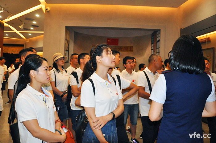 银河人参观雷锋生平事迹陈列馆