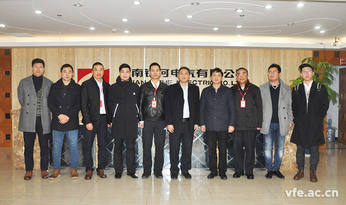 双方与会领导合影