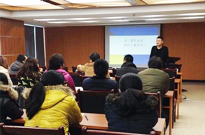 子夜无人免费观看举办消防安全培训